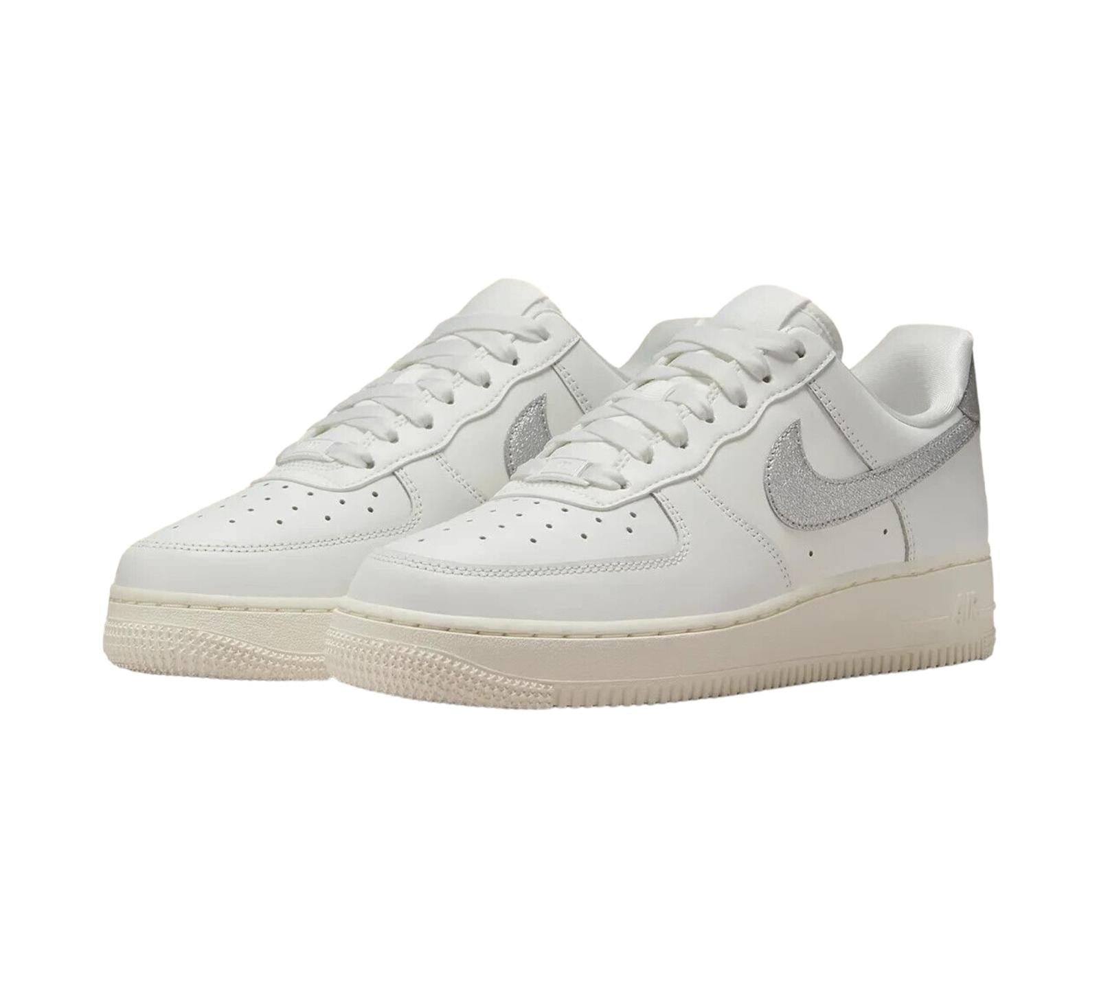 NIKE AIR FORCE 1 '07 SUMMIT WHITE SAIL WHITE METALLIC SILVER