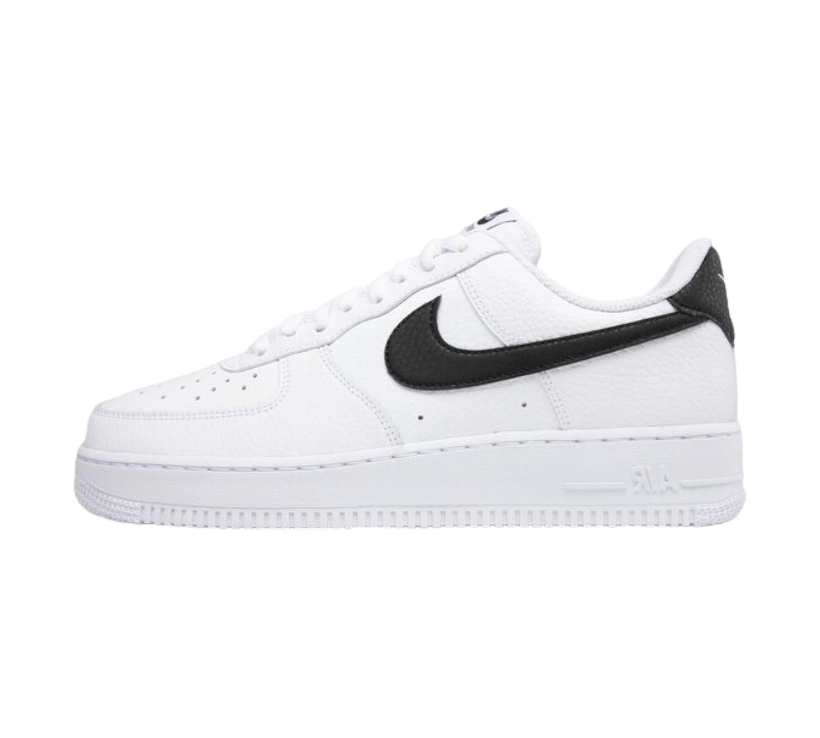 NIKE AIR FORCE 1 LOW '07 WHITE BLACK PEBBLED LEATHER