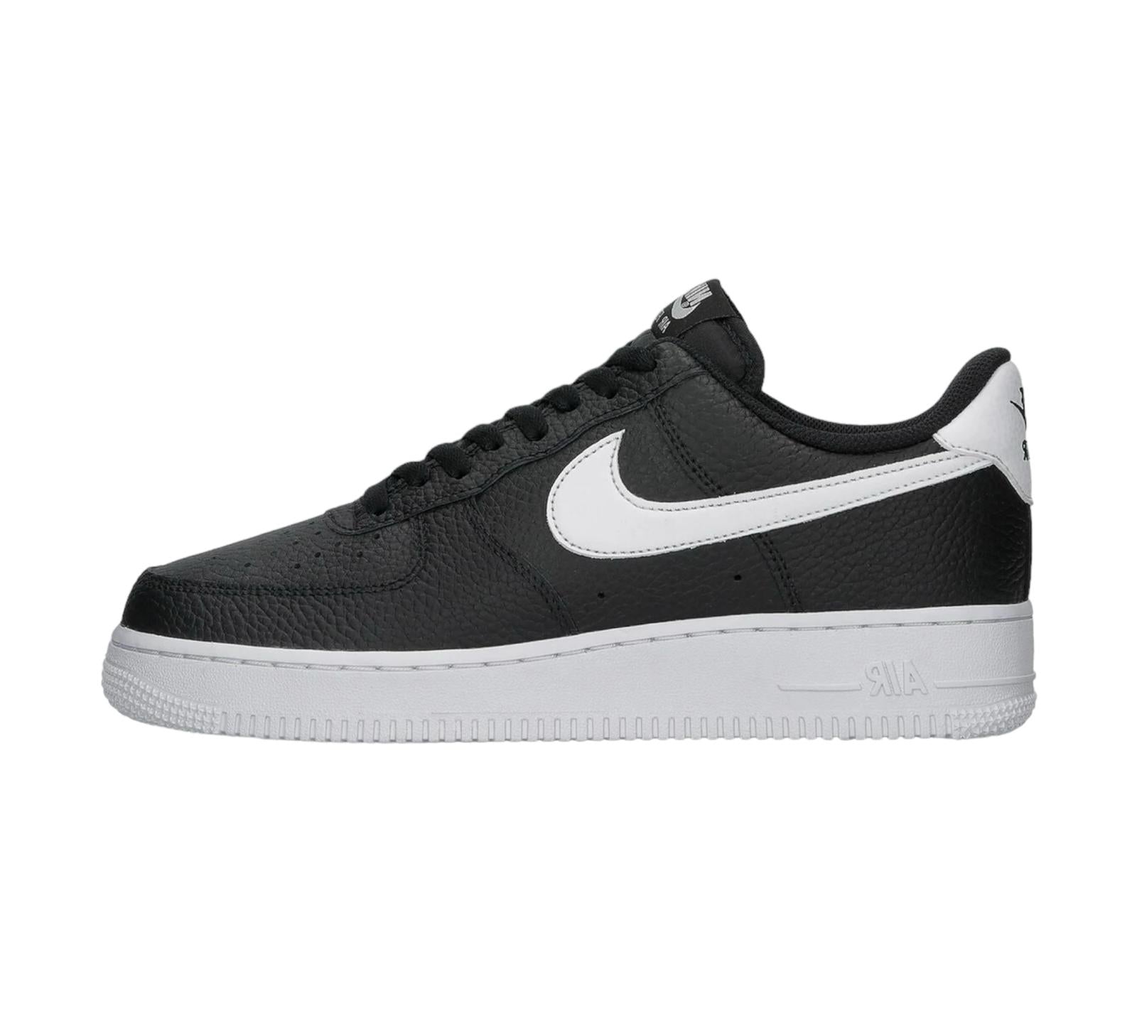 NIKE AIR FORCE 1 LOW '07 BLACK WHITE PEBBLED LEATHER