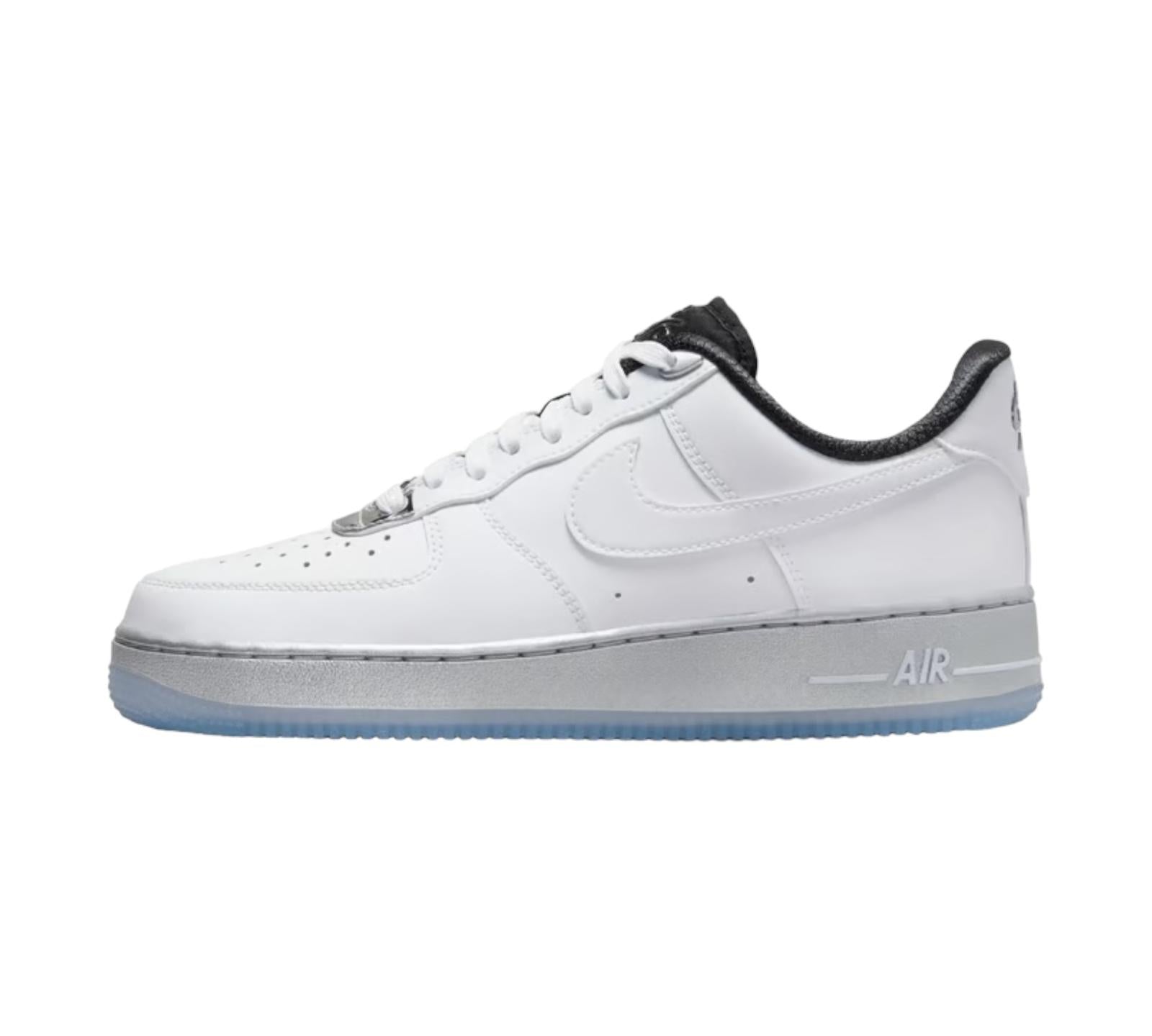 NIKE AIR FORCE 1 '07 SE WHITE CHROME