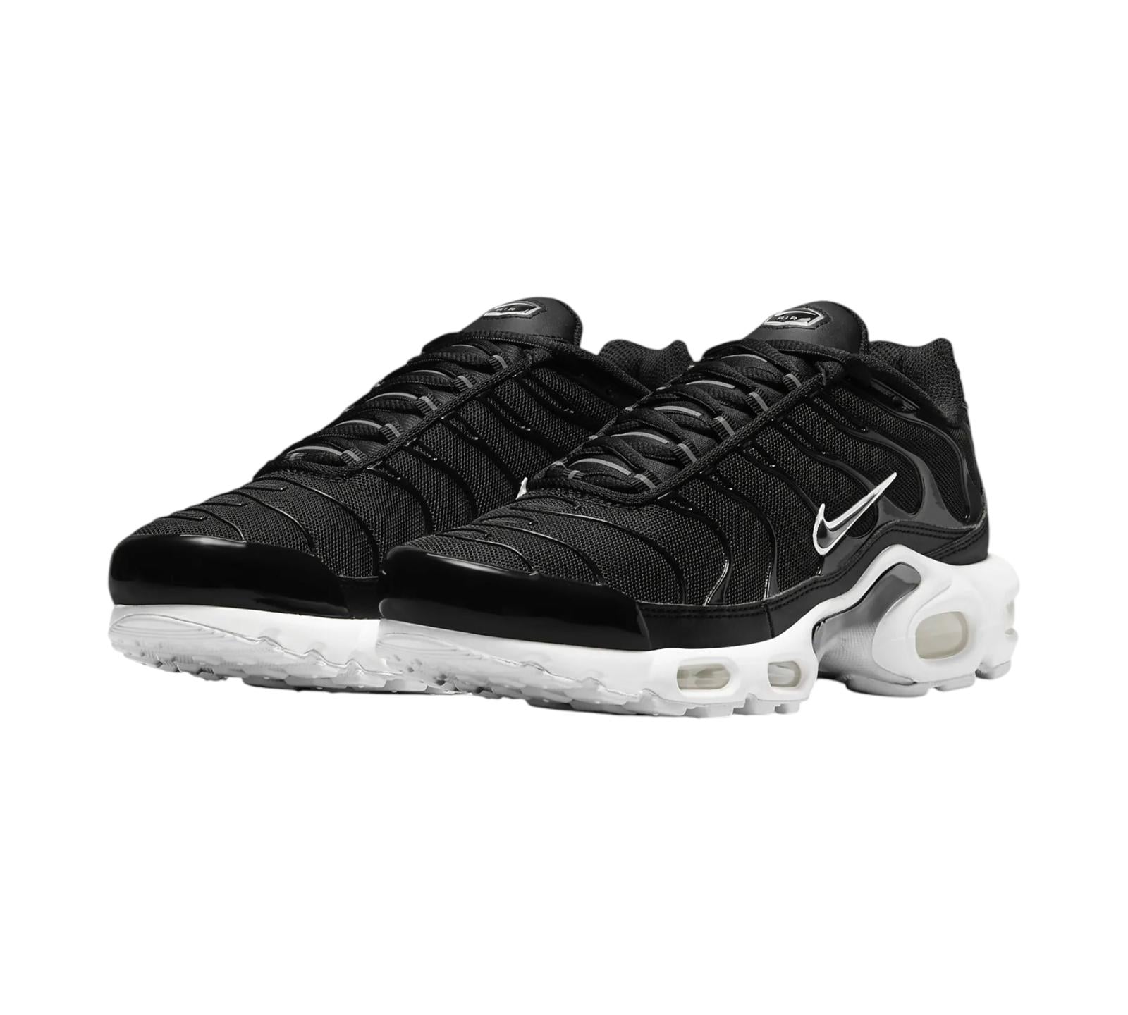 NIKE AIR MAX PLUS BLACK WHITE