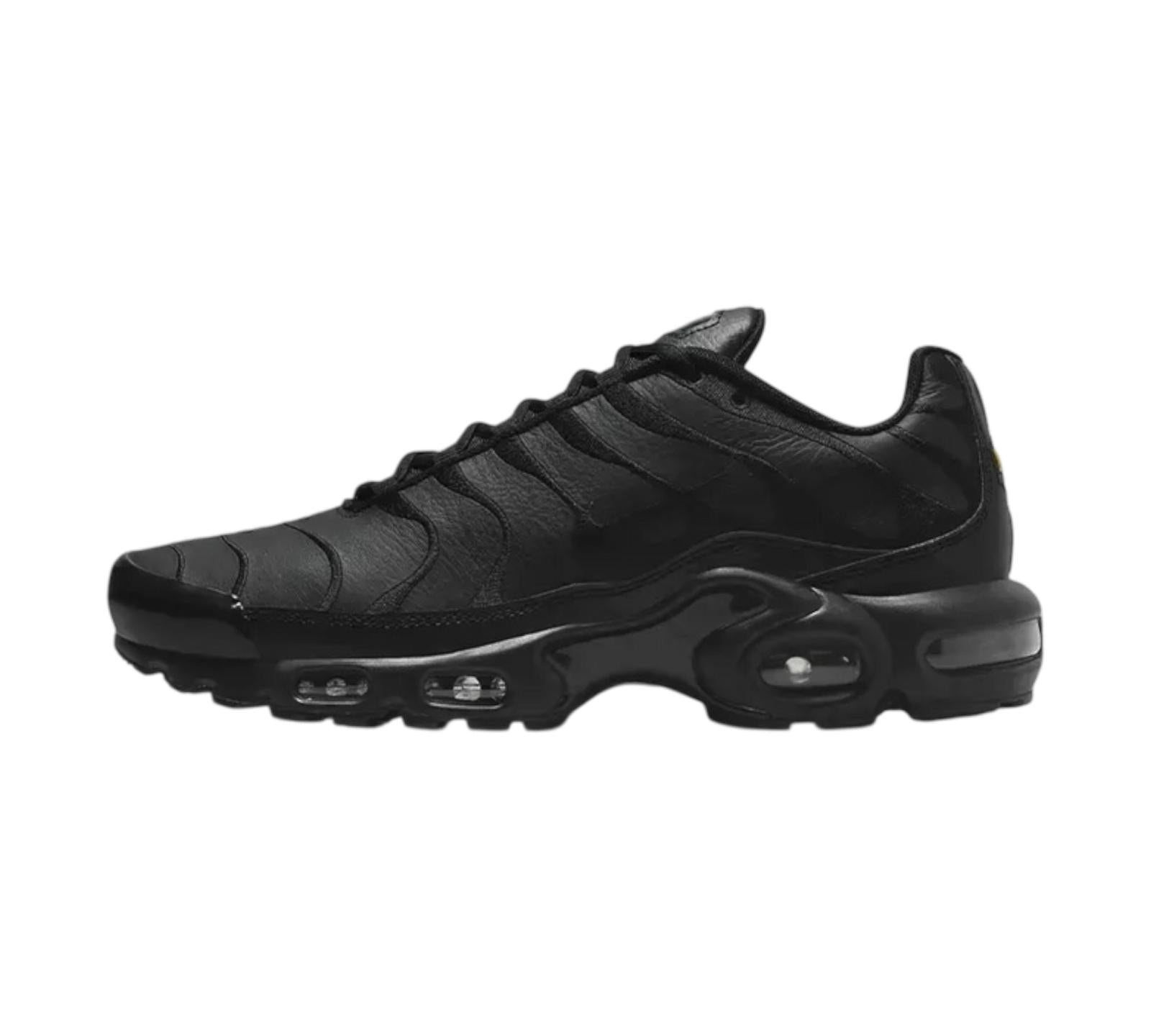 NIKE AIR MAX PLUS TRIPLE BLACK LEATHER