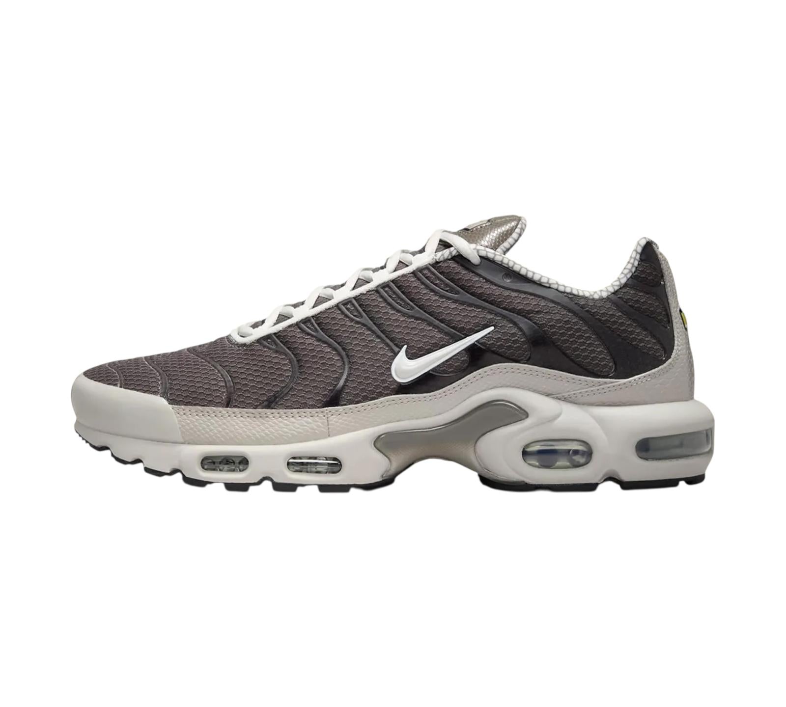 NIKE AIR MAX PLUS YEAR OF THE SNAKE