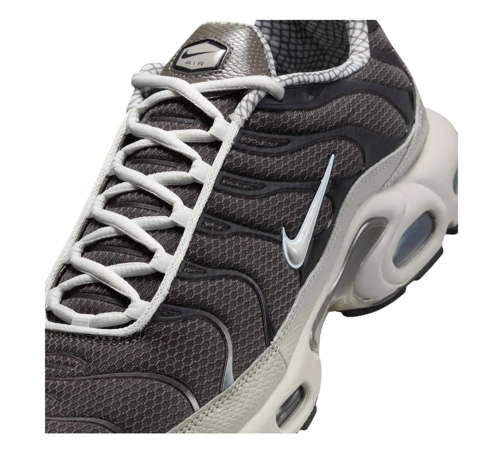 NIKE AIR MAX PLUS YEAR OF THE SNAKE