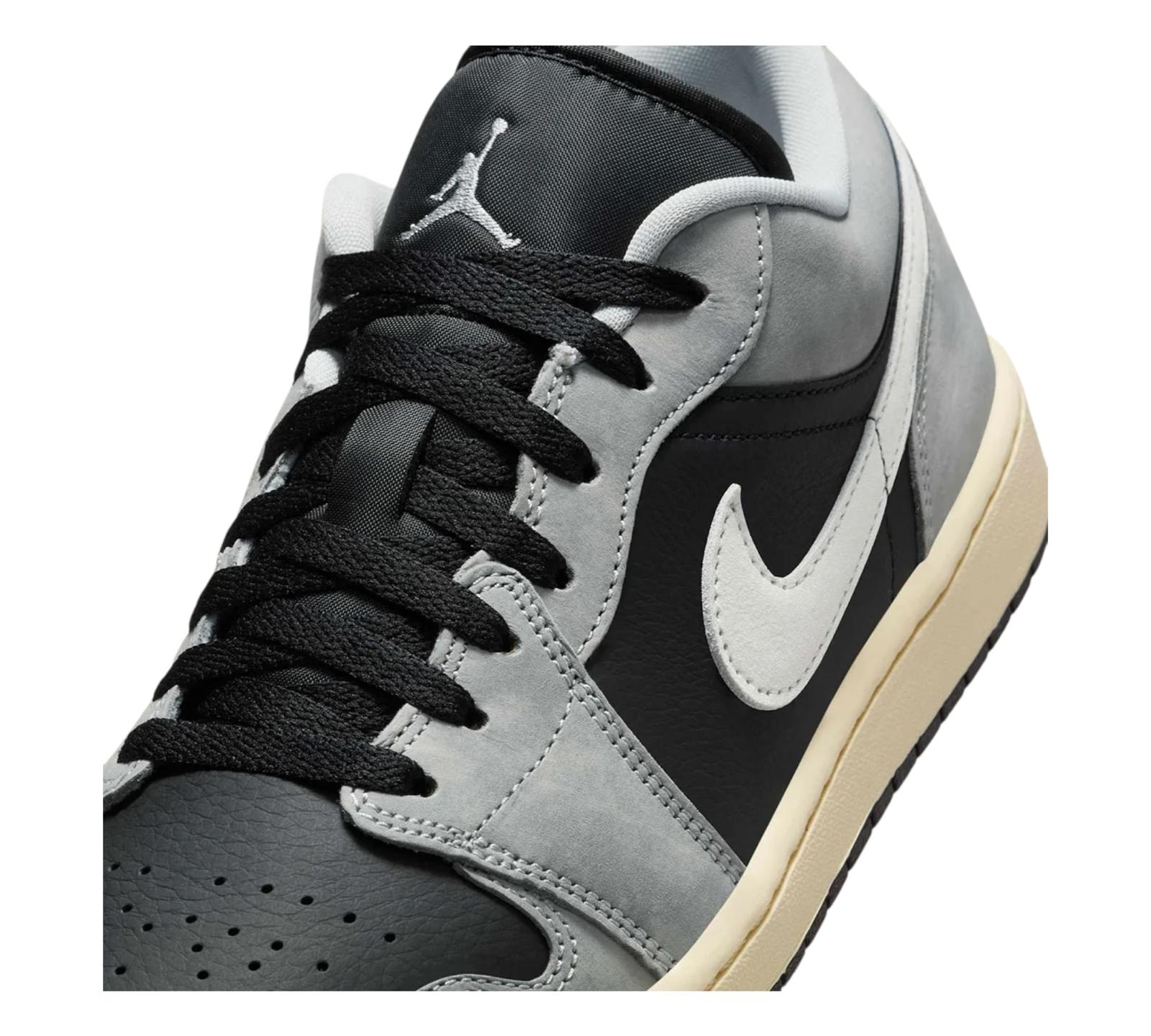 JORDAN 1 LOW LIGHT SMOKE GREY OFF NOIR