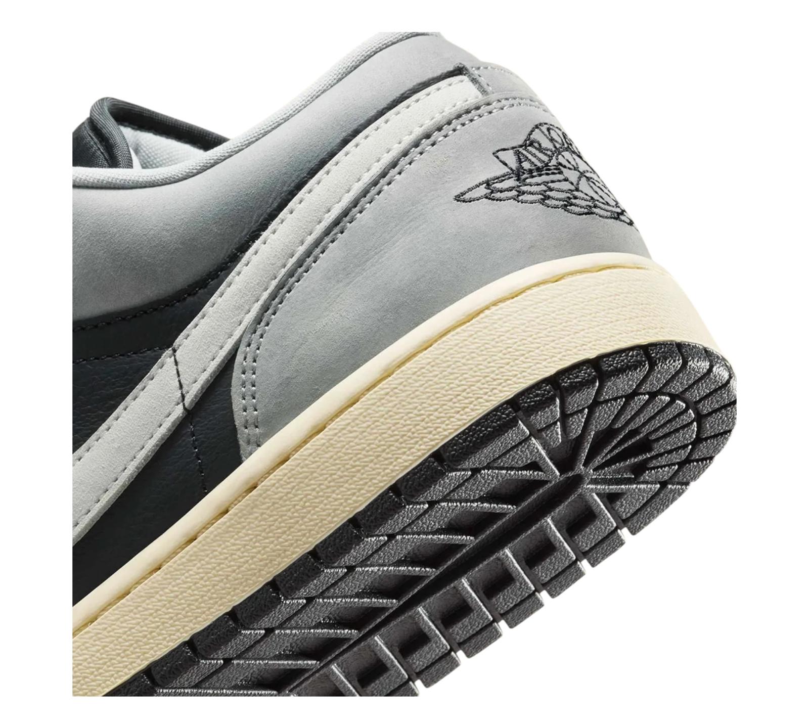 JORDAN 1 LOW LIGHT SMOKE GREY OFF NOIR