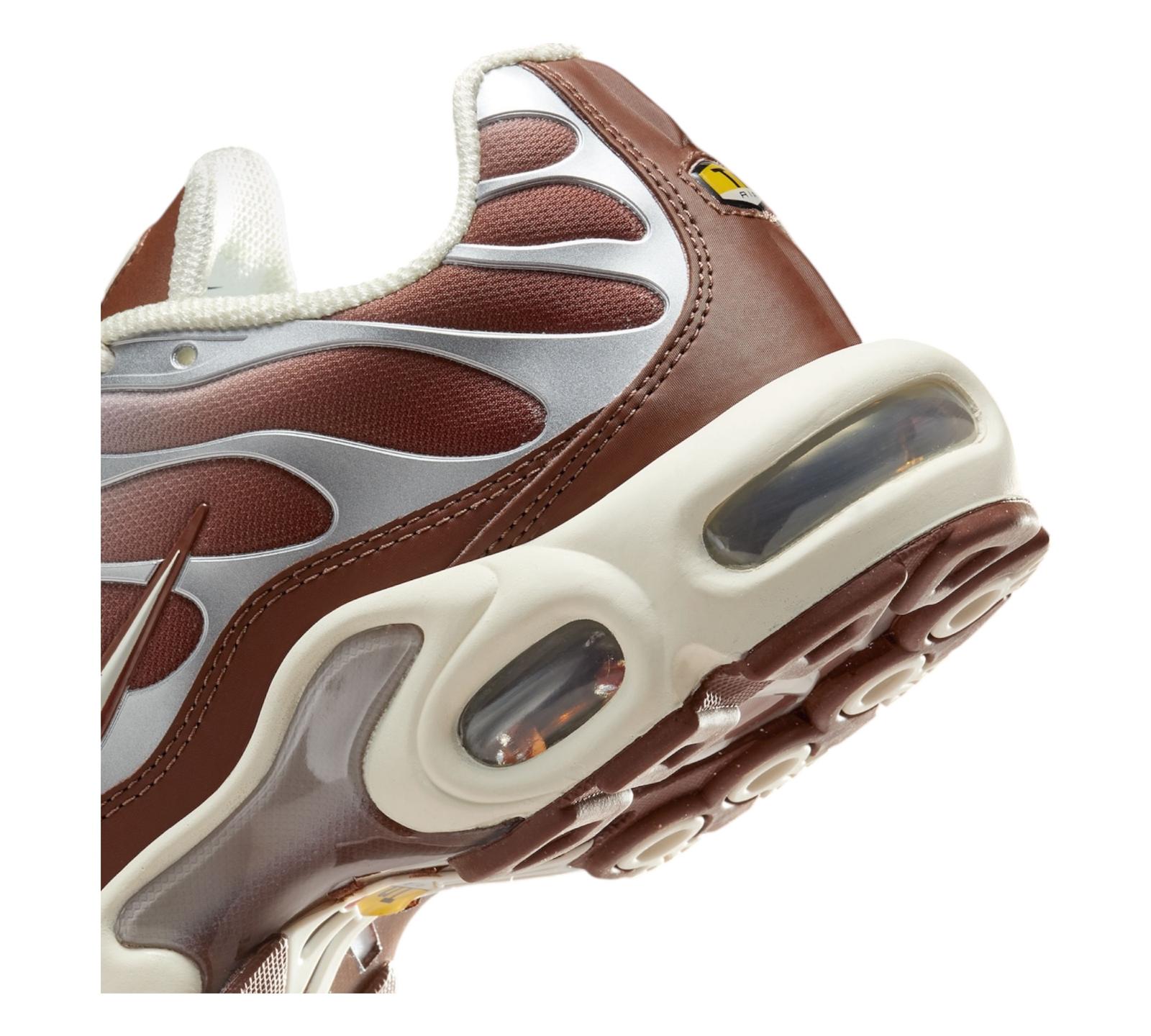 NIKE AIR MAX PLUS LIGHT OREWOOD BROWN DARK PONY