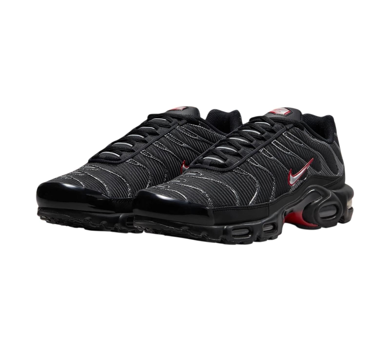 NIKE AIR MAX PLUS BLACK UNIVERSITY RED METALLIC SILVER