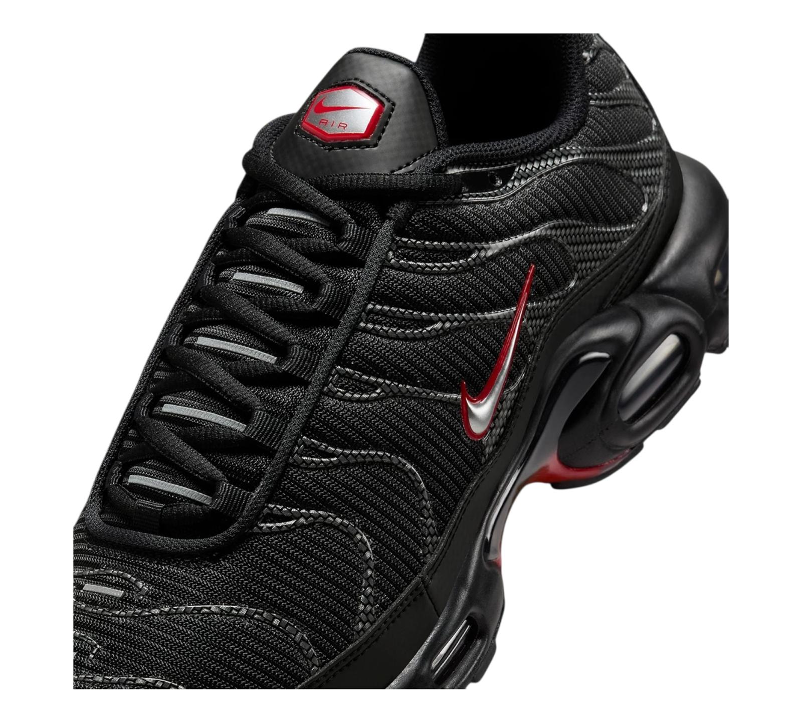 NIKE AIR MAX PLUS BLACK UNIVERSITY RED METALLIC SILVER