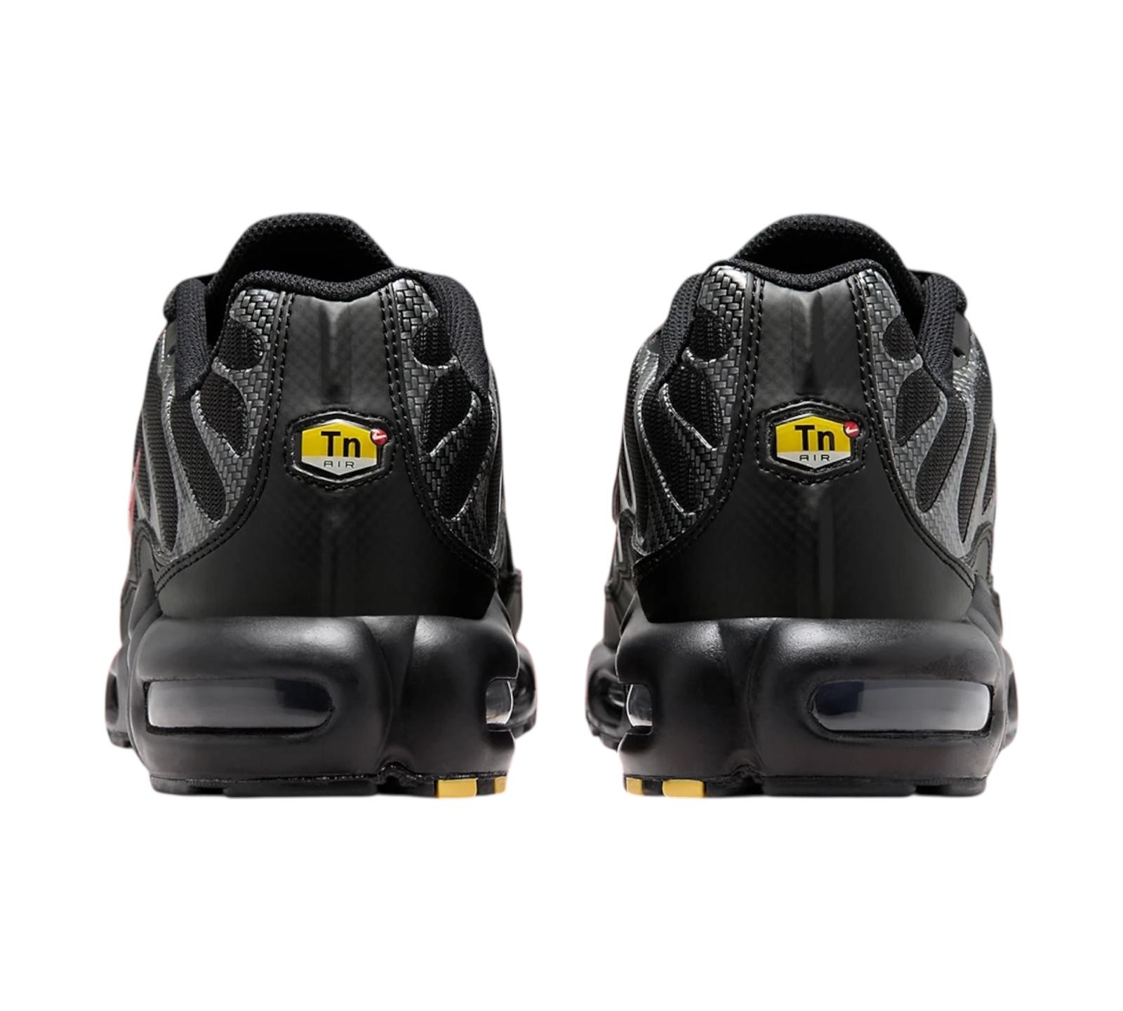 NIKE AIR MAX PLUS BLACK UNIVERSITY RED METALLIC SILVER