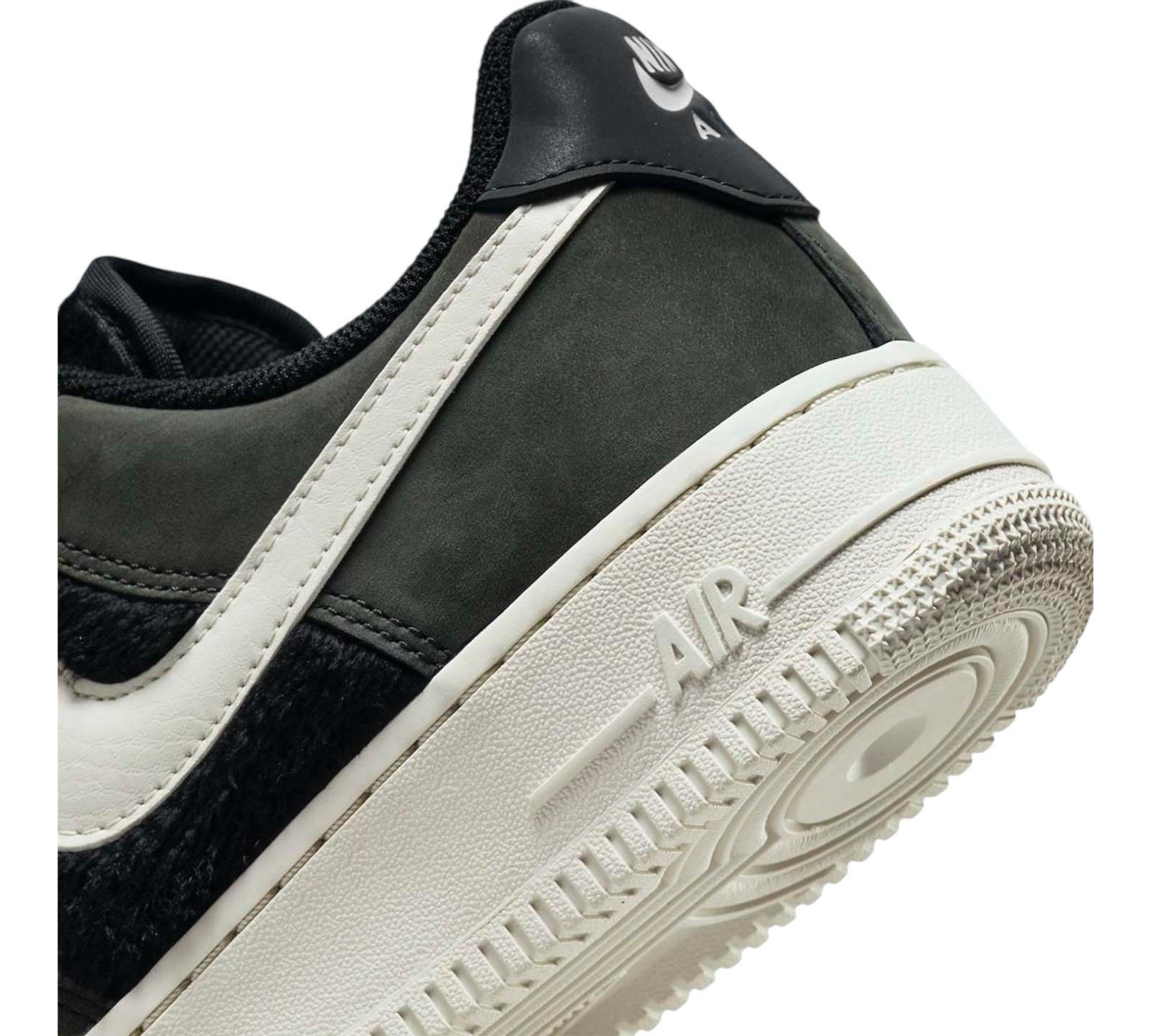 M NIKE AIR FORCE 1 LOW BLACK LIGHT BONE FAUX FUR