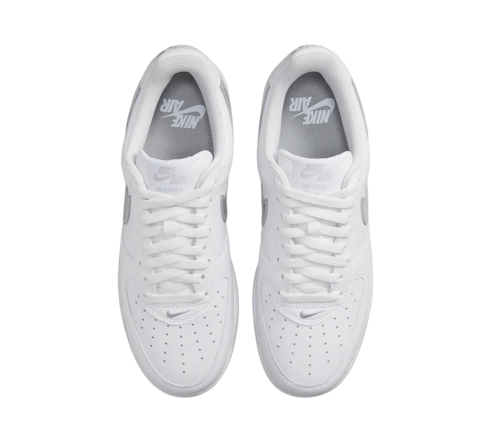 M NIKE AIR FORCE 1 '07 LOW COLOR OF THE MONTH WHITE METALLIC SILVER