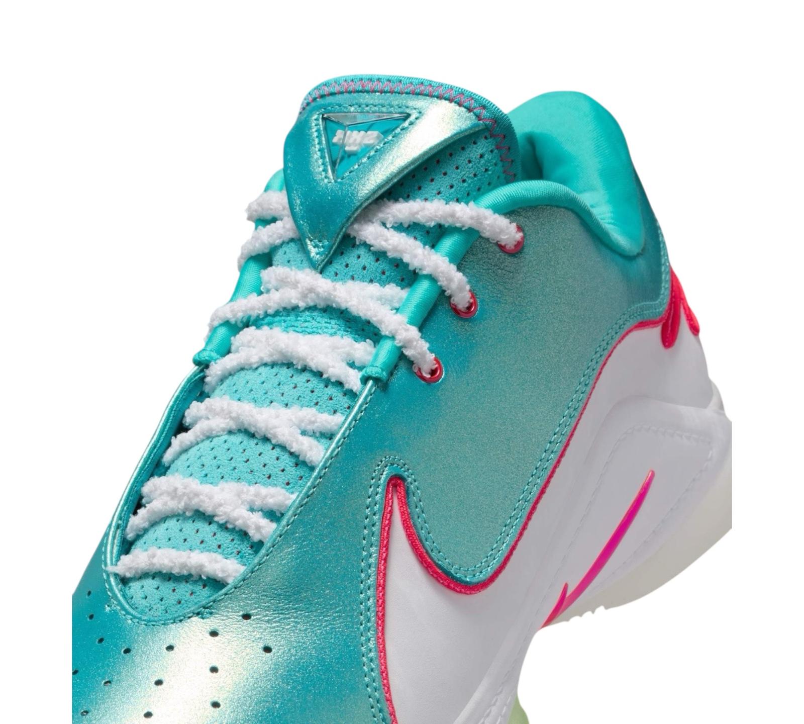 NIKE LEBRON 22 CHRISTMAS
