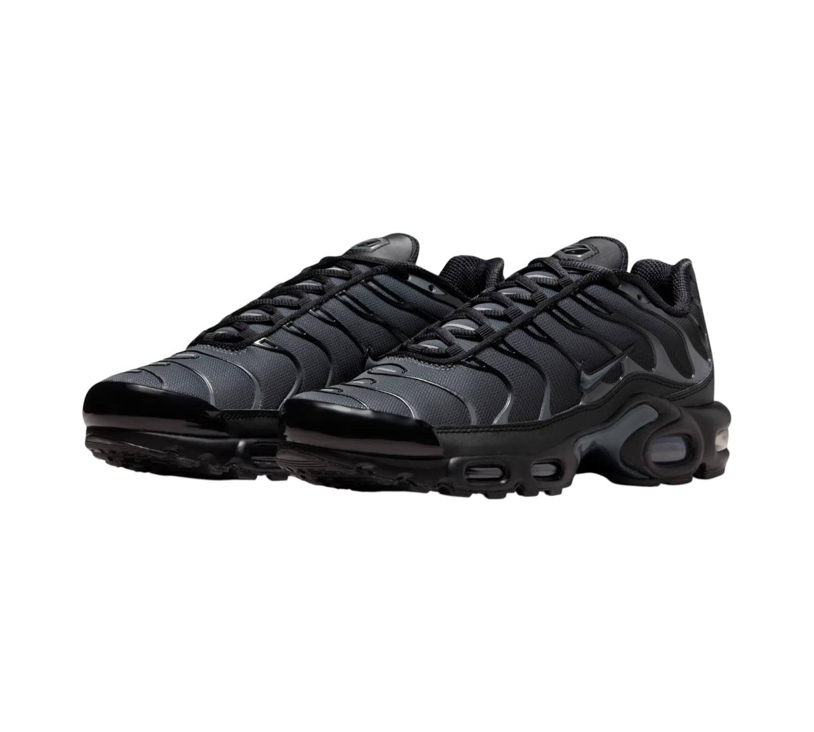 NIKE AIR MAX PLUS BLACK METALLIC SILVER CHARM