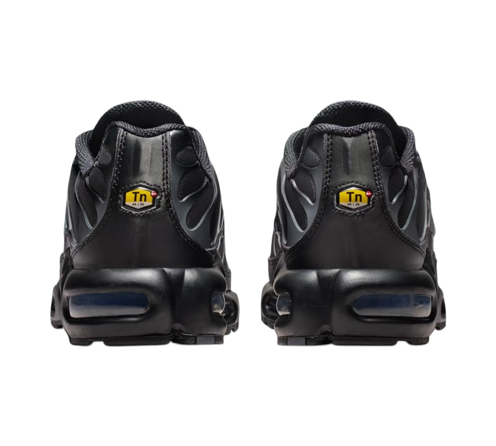 NIKE AIR MAX PLUS BLACK METALLIC SILVER CHARM