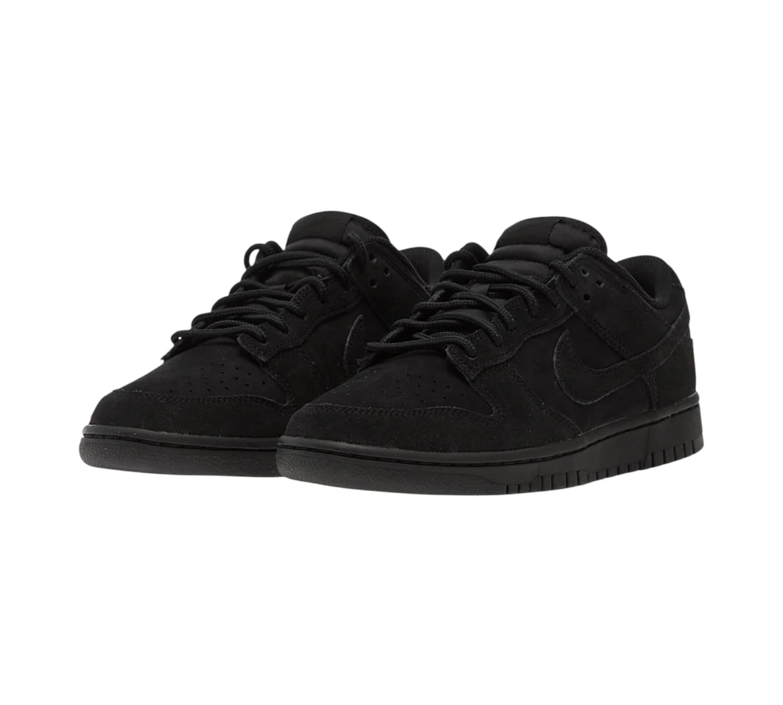 NIKE DUNK LOW SE TRIPLE BLACK