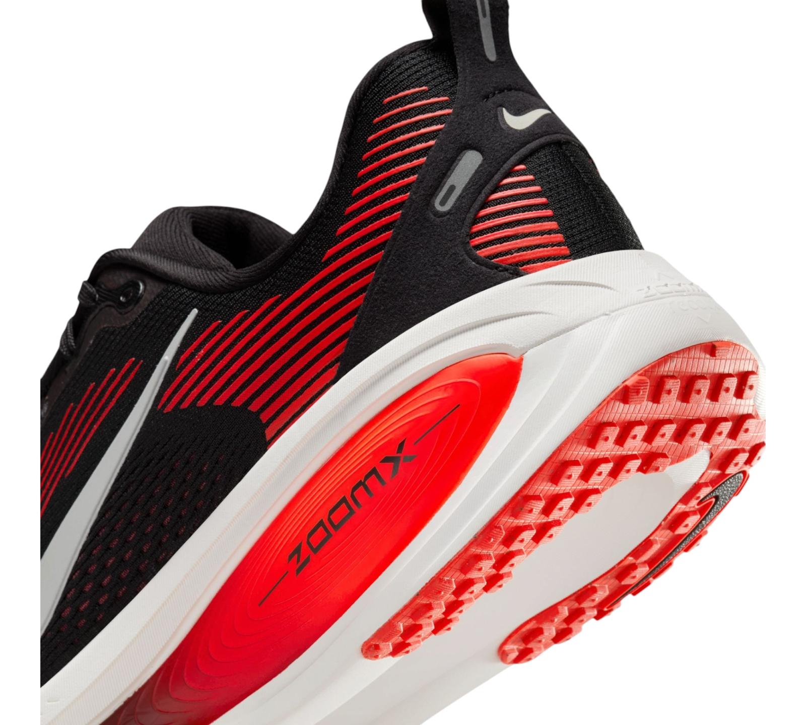NIKE VOMERO 18 BLACK BRIGHT CRIMSON TEAM RED SUMMIT WHITE