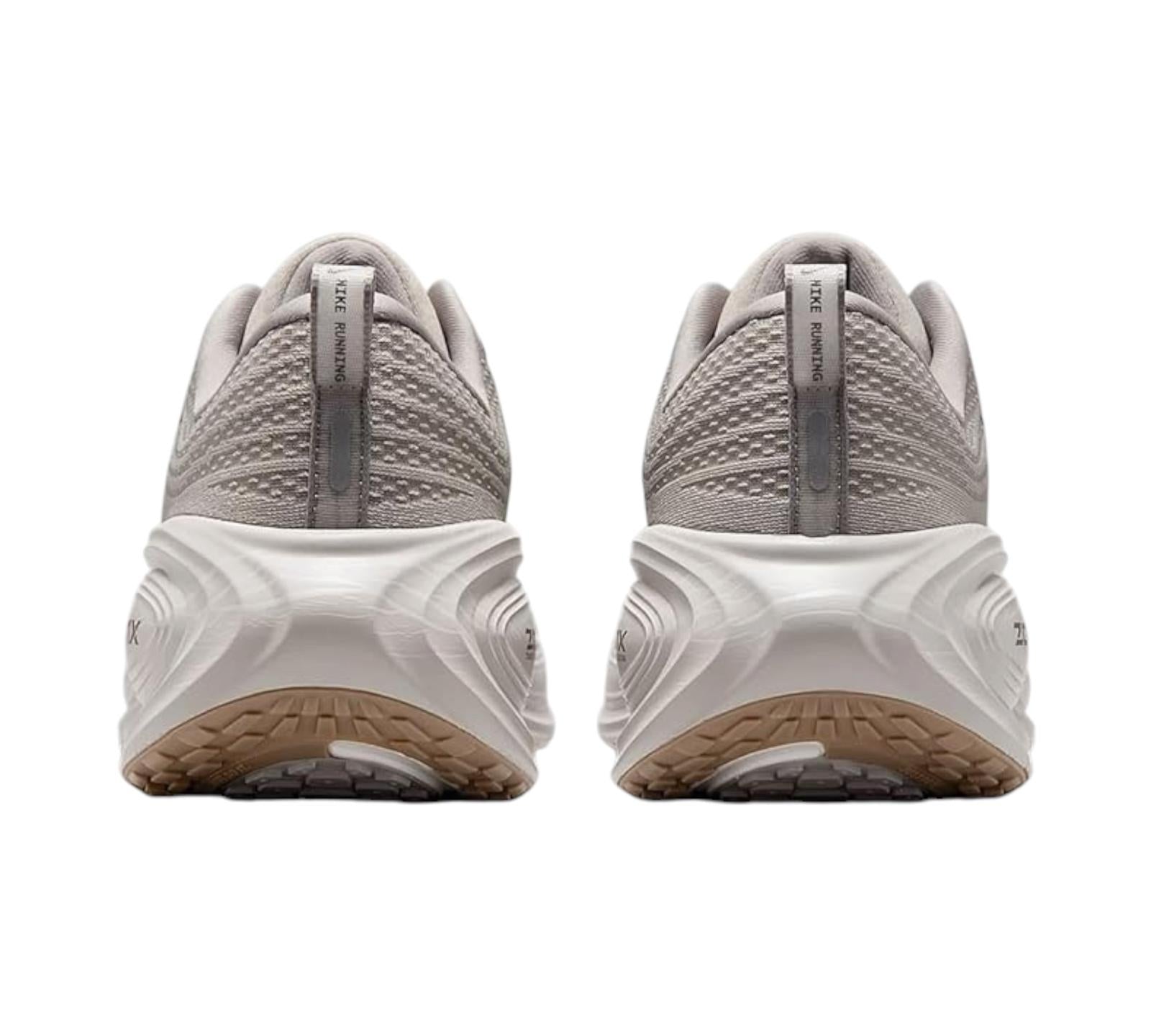 NIKE VOMERO PLUS COLLEGE GREY LIGHT IRON ORE GUM