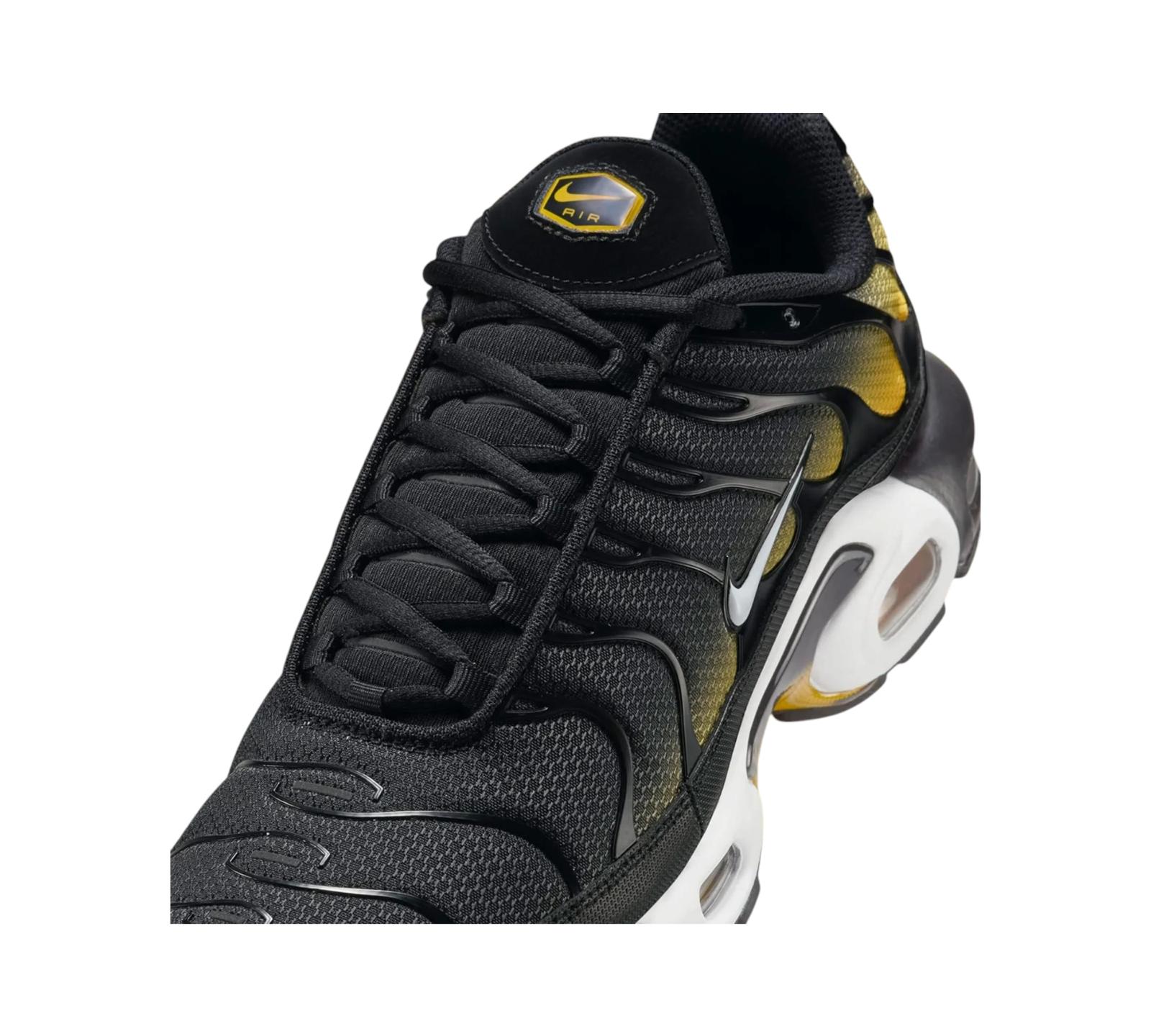 NIKE AIR MAX PLUS BLACK UNIVERSITY GOLD WHITE