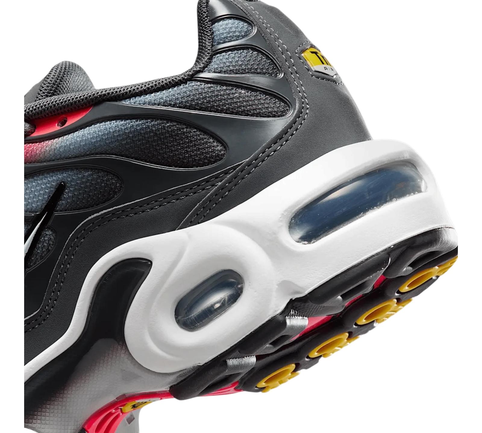 NIKE AIR MAX PLUS BRIGHT CRIMSON ANTHRACITE