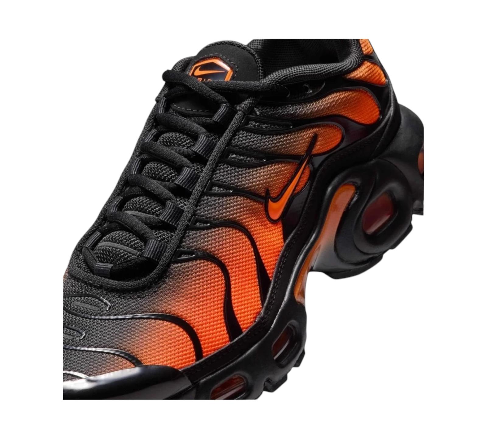 NIKE AIR MAX PLUS BLACKTOTAL ORANGE