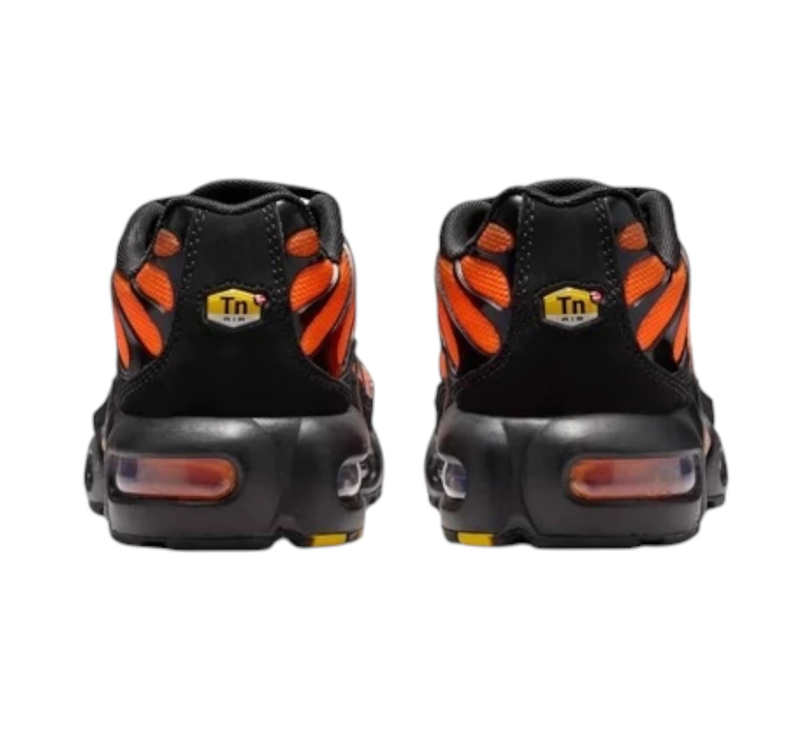 NIKE AIR MAX PLUS BLACKTOTAL ORANGE