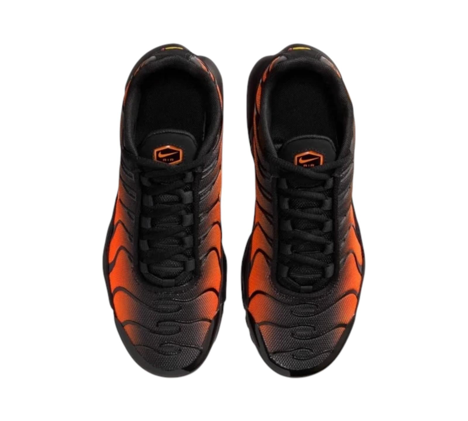 NIKE AIR MAX PLUS BLACKTOTAL ORANGE