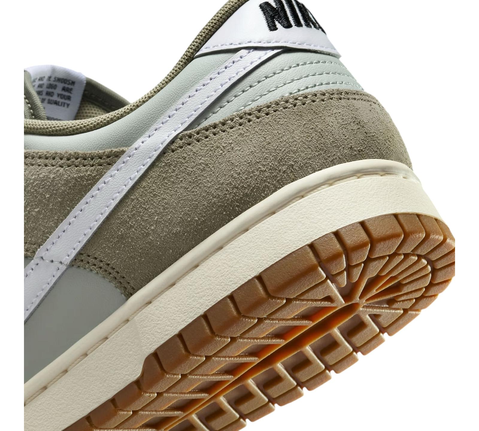 NIKE DUNK LOW RETRO SE LIGHT SILVER LIGHT ARMY SAIL WHITE