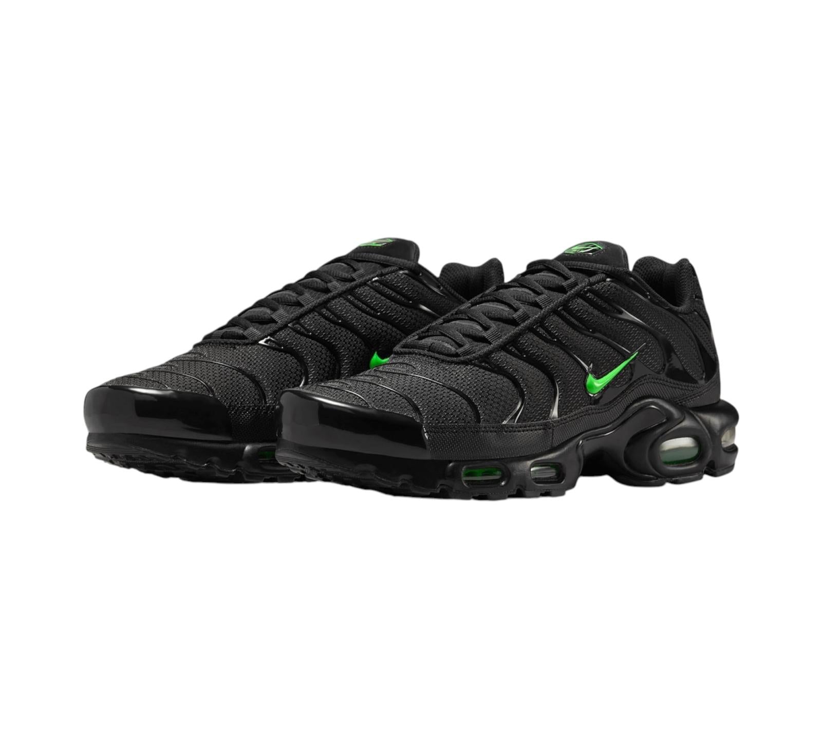 NIKE AIR MAX PLUS BLACK GREEN STRIKE
