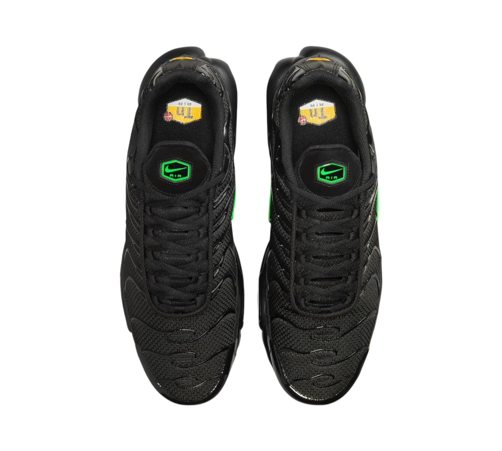 NIKE AIR MAX PLUS BLACK GREEN STRIKE