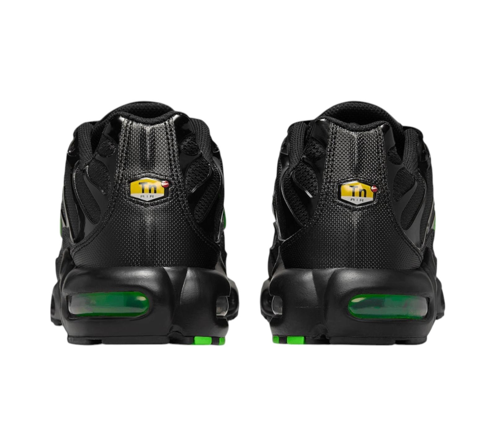 NIKE AIR MAX PLUS BLACK GREEN STRIKE