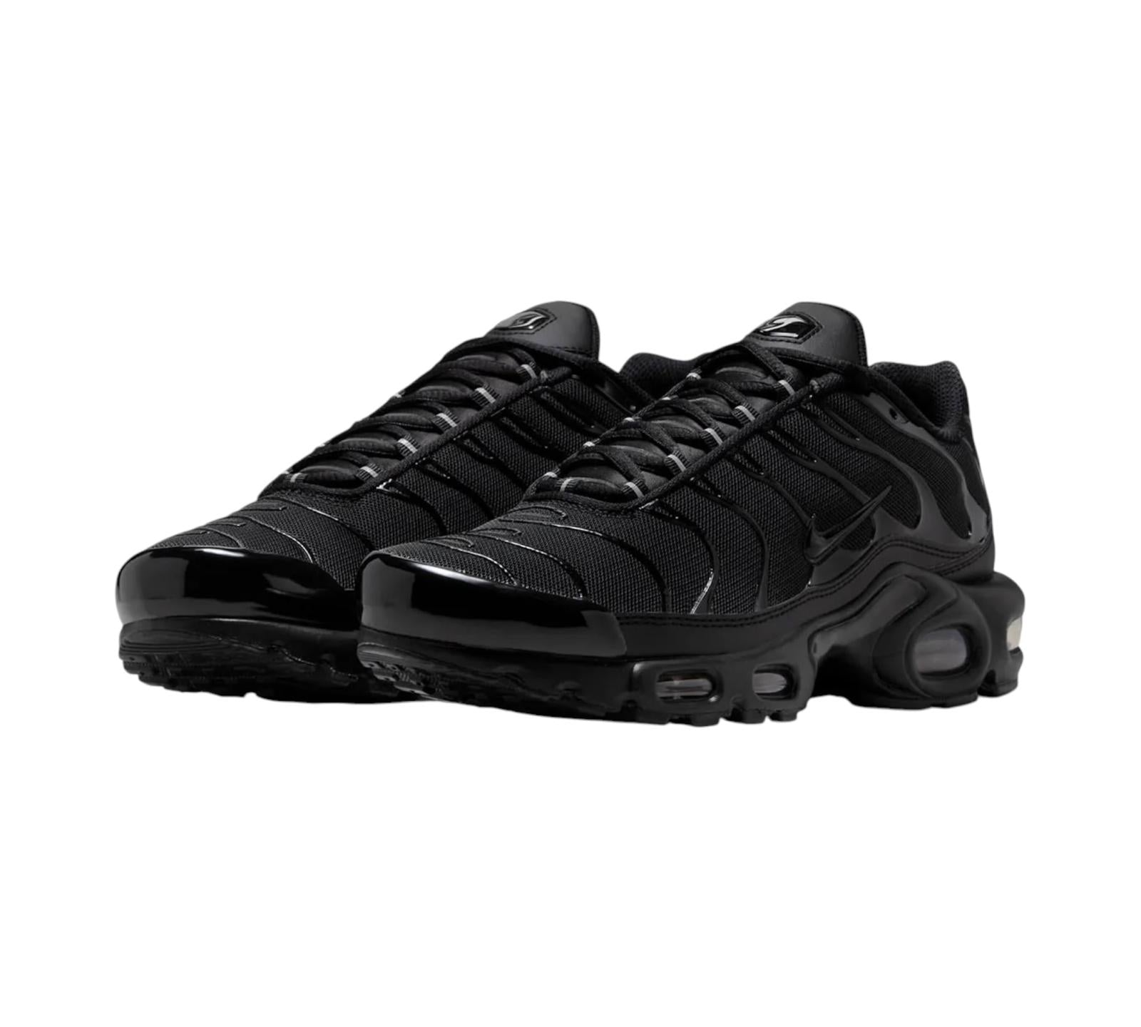 NIKE AIR MAX PLUS TRIPLE BLACK