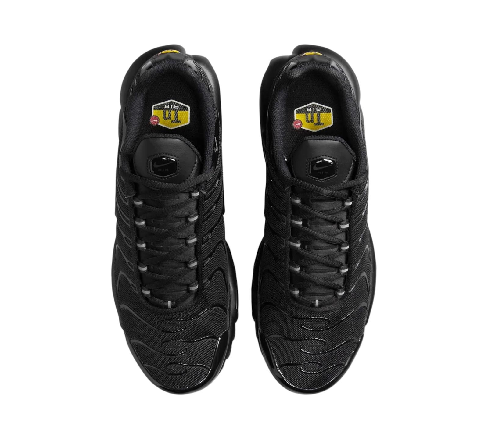 NIKE AIR MAX PLUS TRIPLE BLACK