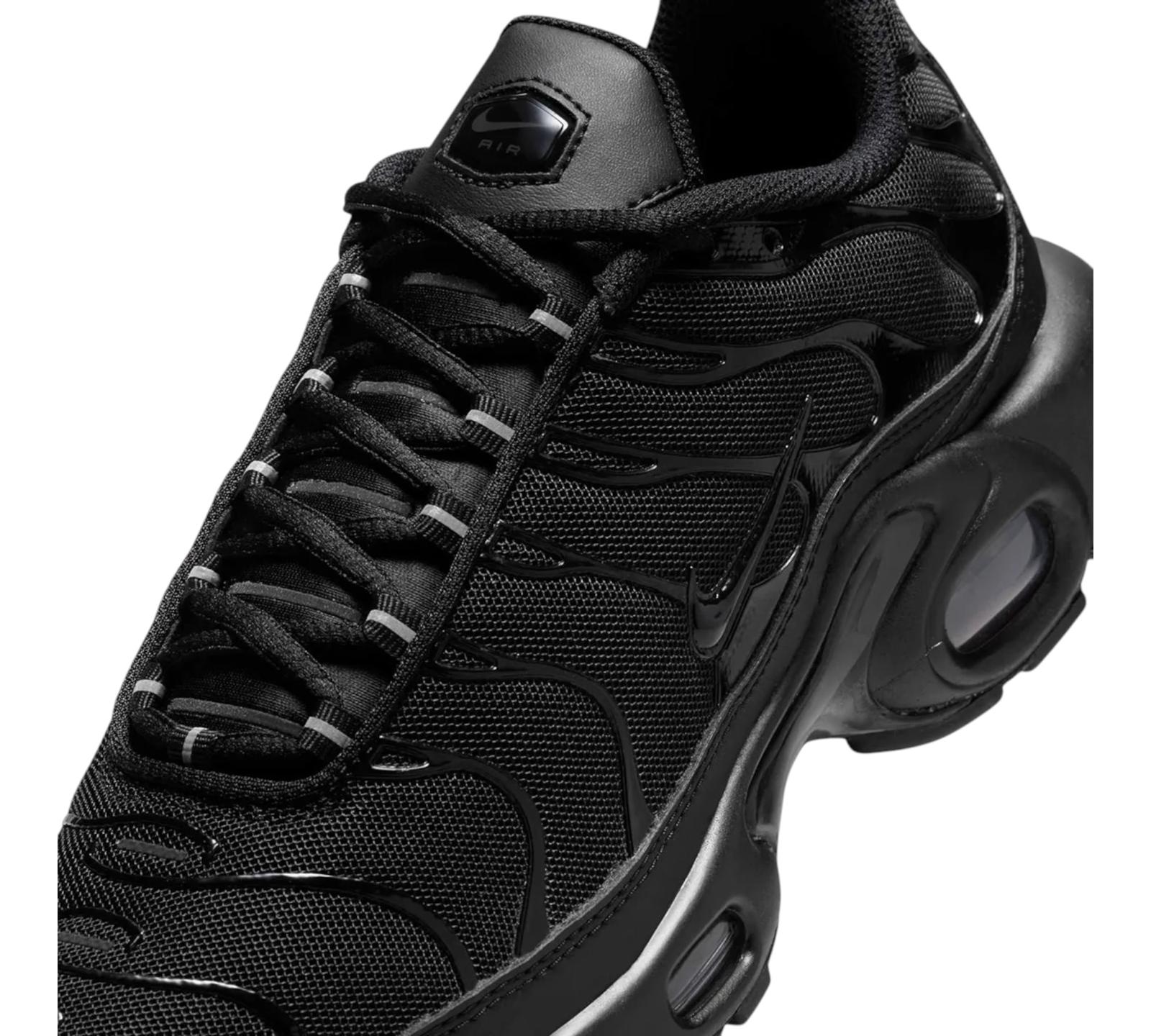 NIKE AIR MAX PLUS TRIPLE BLACK
