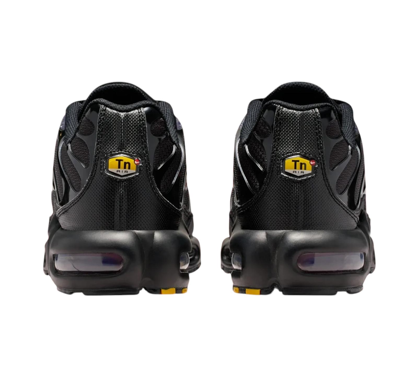 NIKE AIR MAX PLUS BLACK PENCIL POINT TEAM CRIMSON