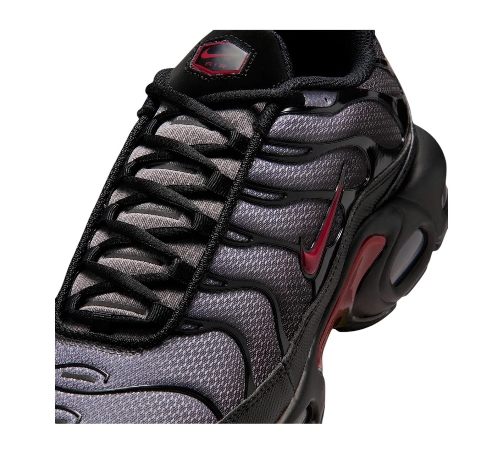 NIKE AIR MAX PLUS BLACK PENCIL POINT TEAM CRIMSON