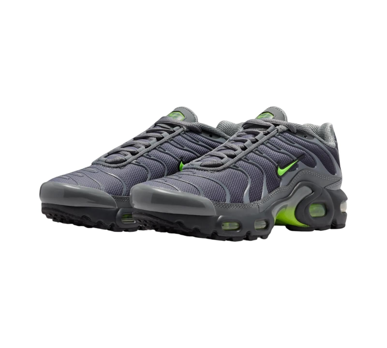 NIKE AIR MAX PLUS SMOKE GREY VOLT
