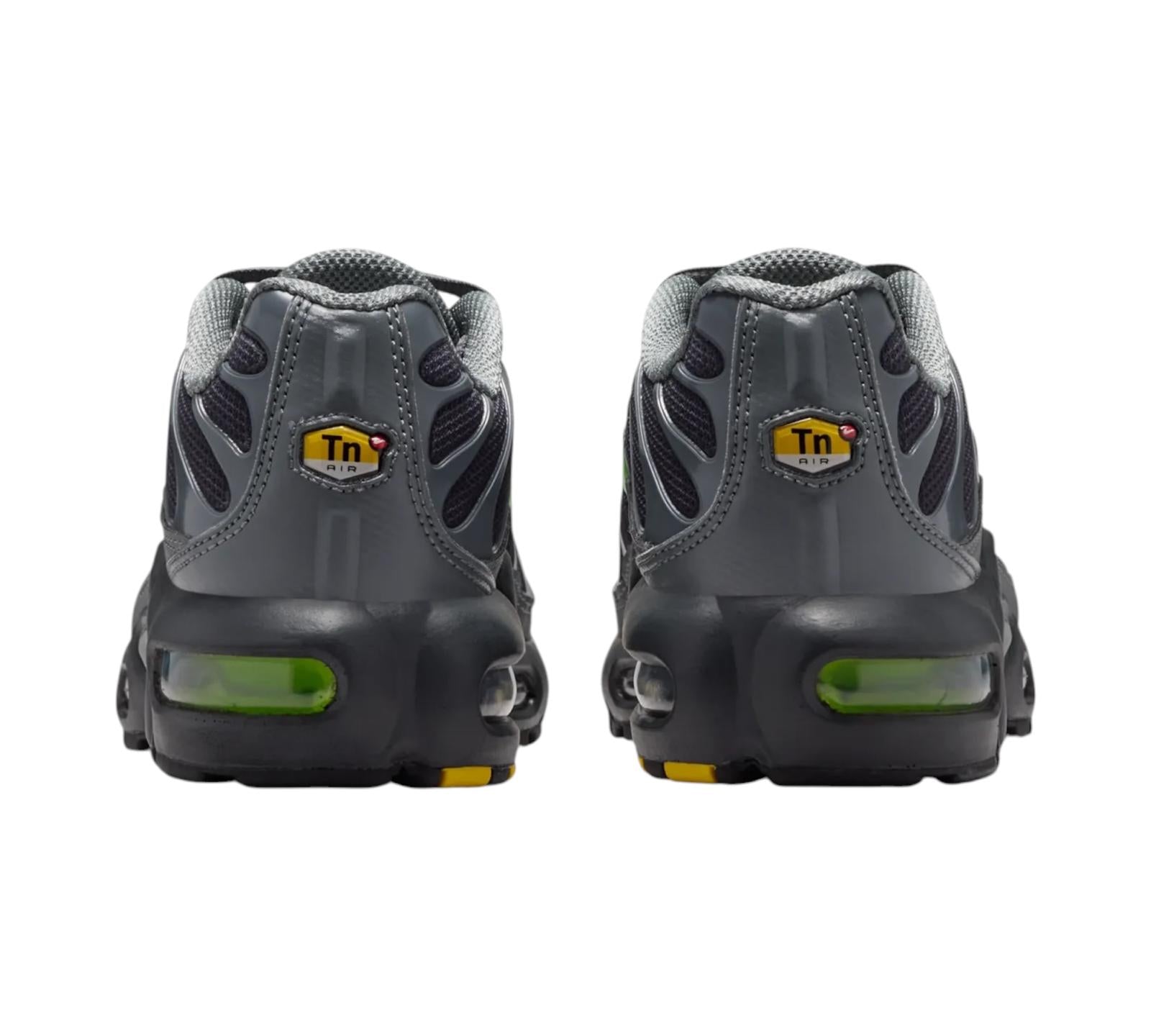 NIKE AIR MAX PLUS SMOKE GREY VOLT