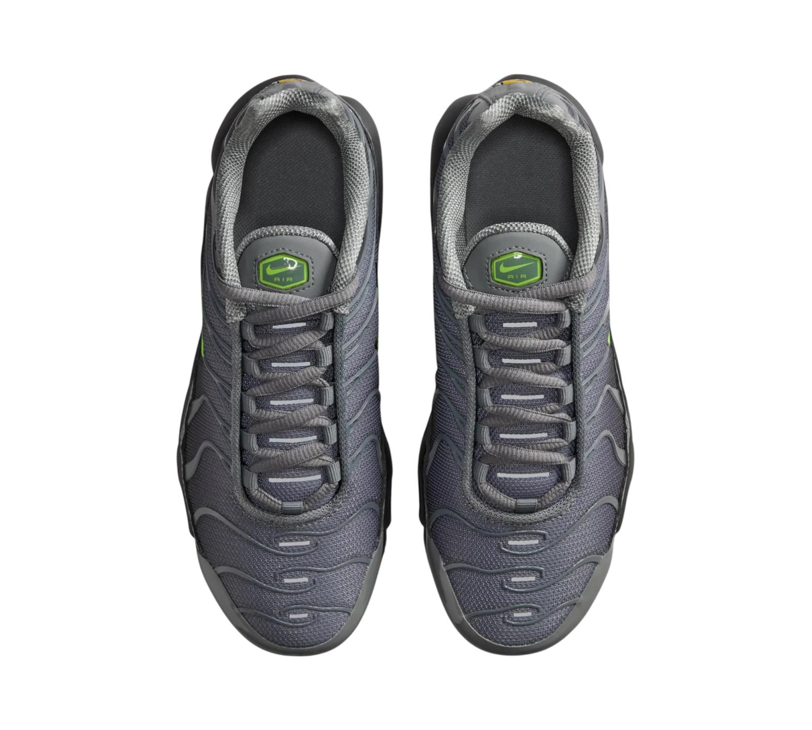 NIKE AIR MAX PLUS SMOKE GREY VOLT