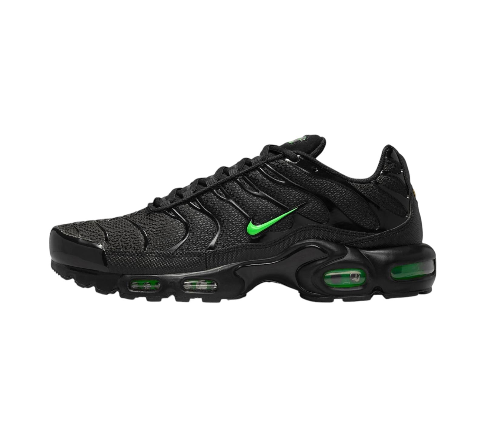 NIKE AIR MAX PLUS BLACK GREEN STRIKE