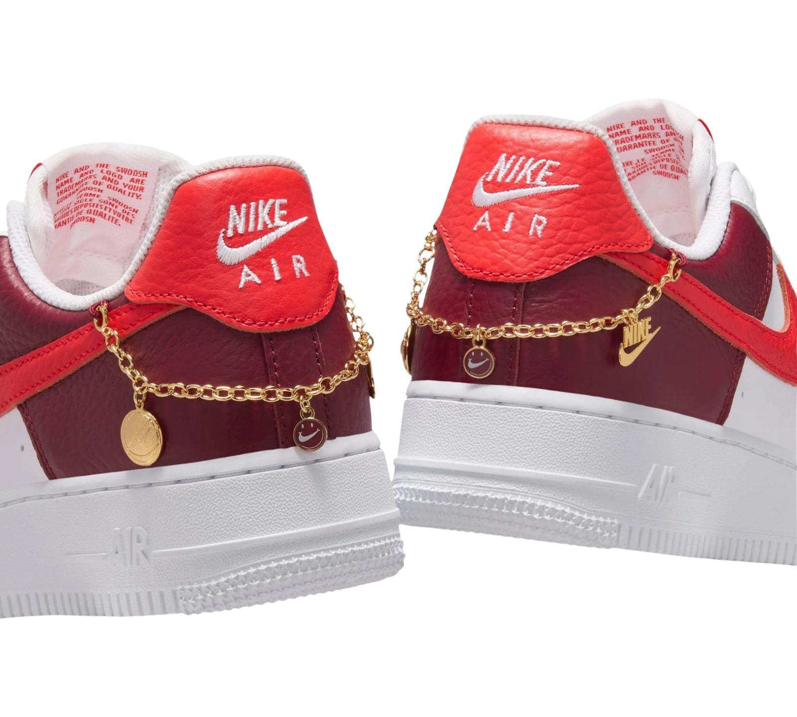 NIKE AIR FORCE 1 LOW '07 WHITE LIGHT CRIMSON GOLD CHARM BRACELET