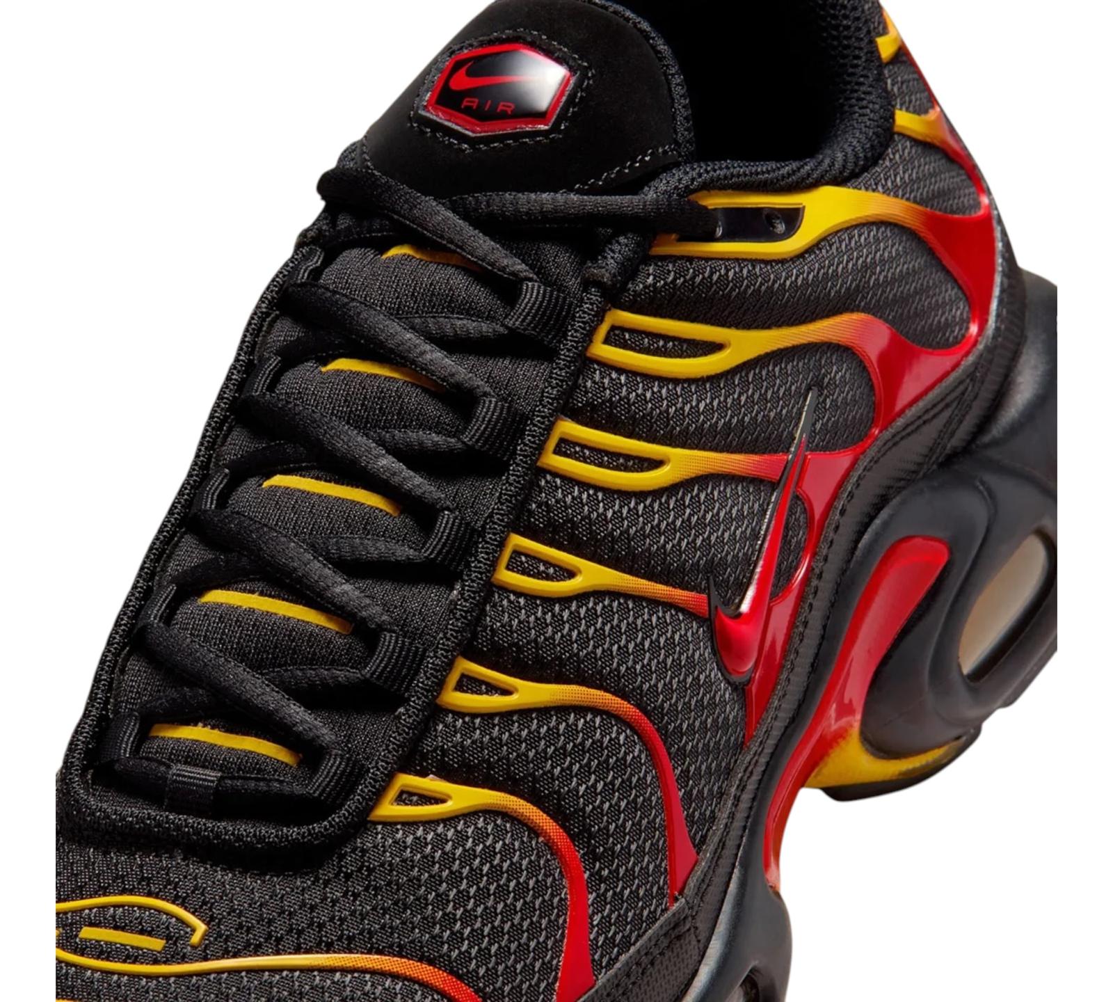 NIKE AIR MAX PLUS BLACK UNIVERSITY GOLD RED
