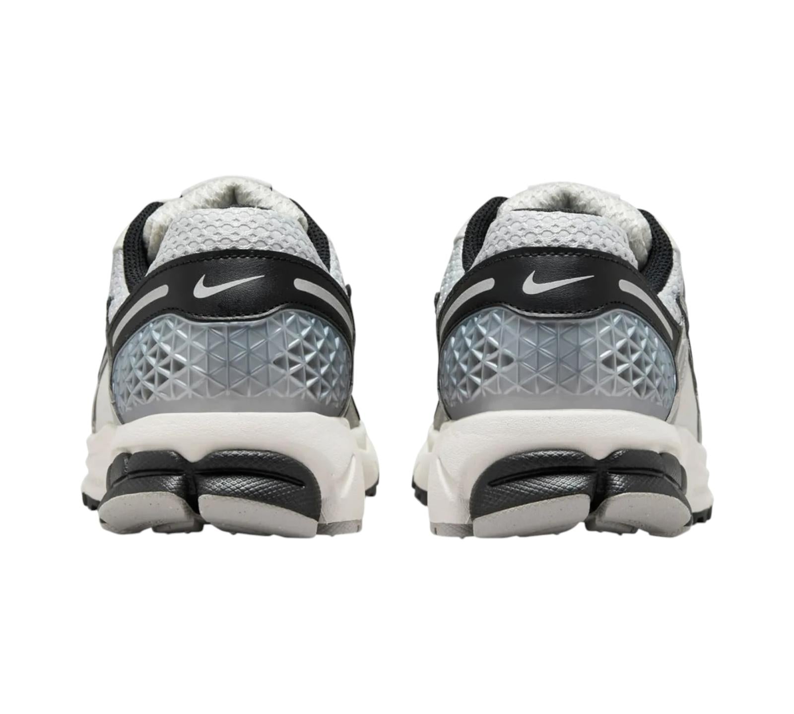 NIKE ZOOM VOMERO 5 PHOTON DUST BLACK