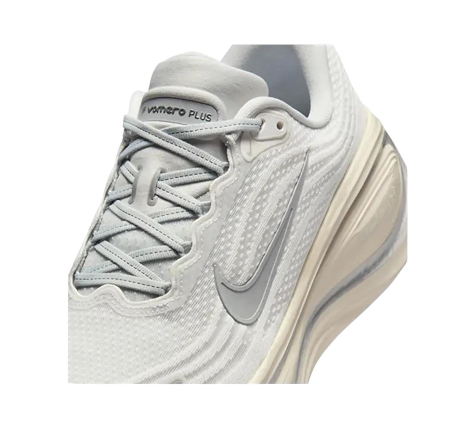 NIKE VOMERO PLUS RUNNING IS MENTAL