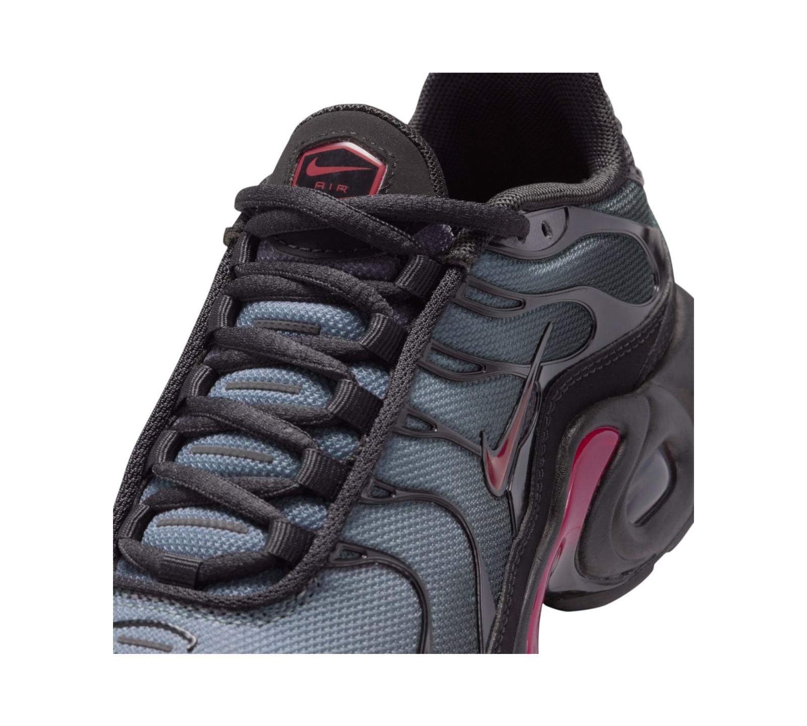 NIKE AIR MAX PLUS BLACK PENCIL POINT CRIMSON