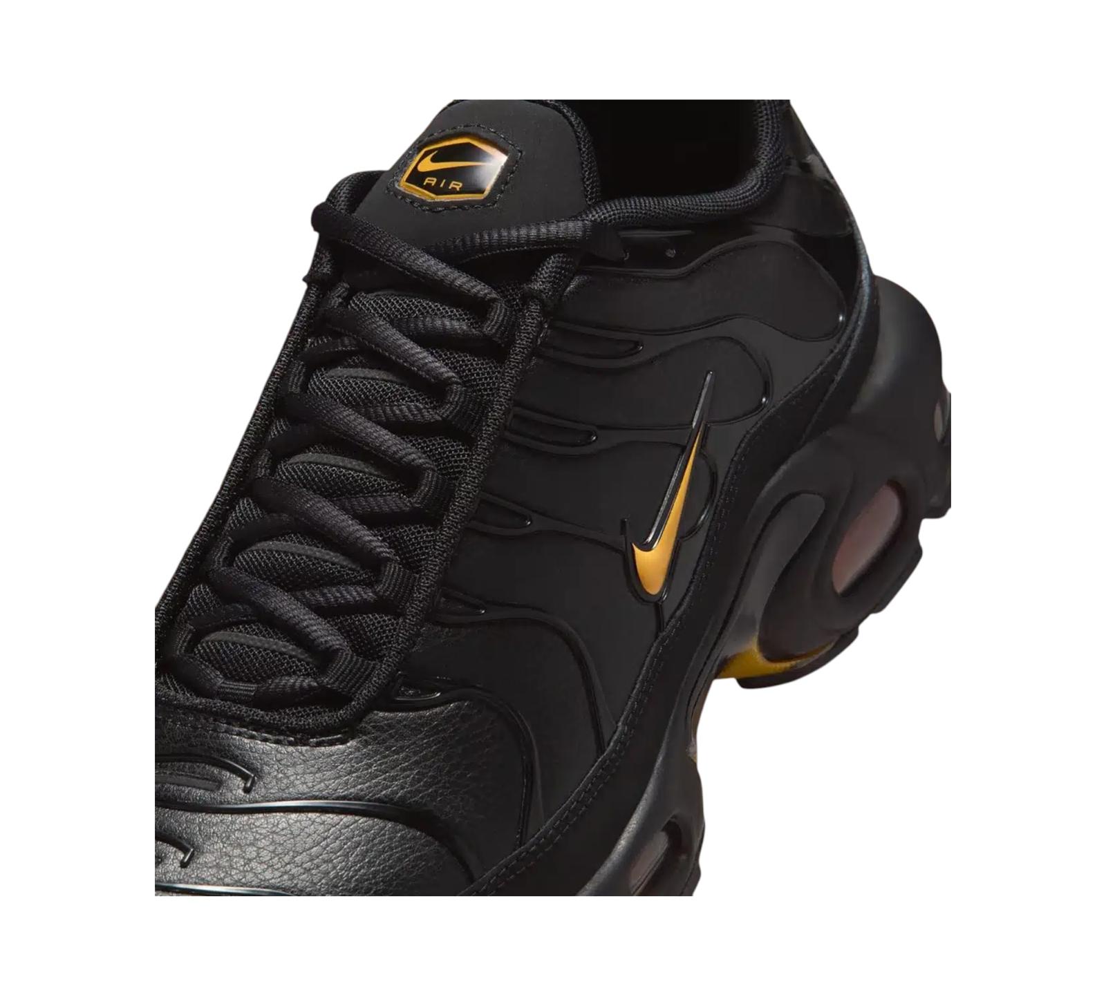 NIKE AIR MAX PLUS BLACK ORANGE