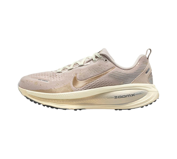 NIKE VOMERO 18 SE CREAM COCONUT MILK METALIC GOLD GRAIN