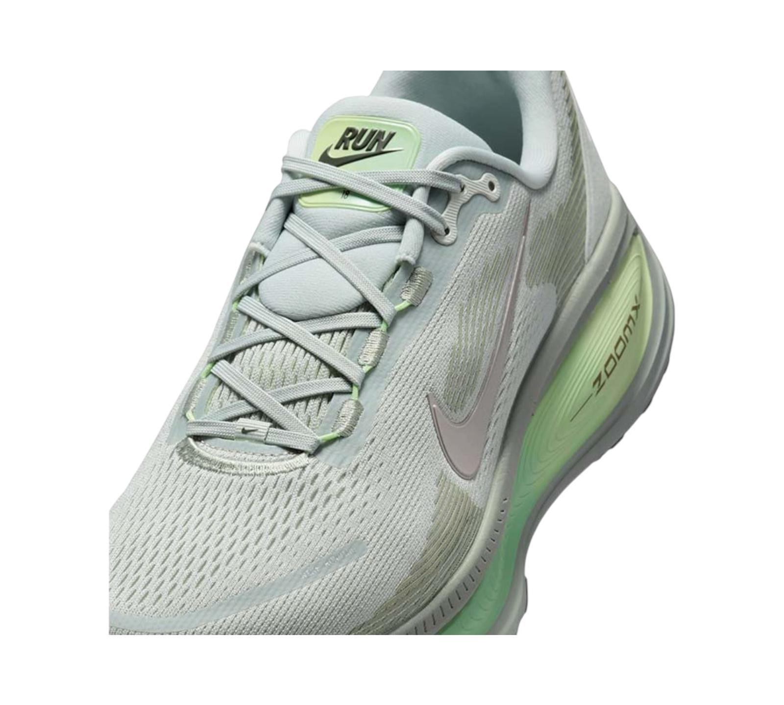NIKE VOMERO 18 LIGHT SILVER BARELY VOLT DUSTY OLIVE COLLEGE GREY